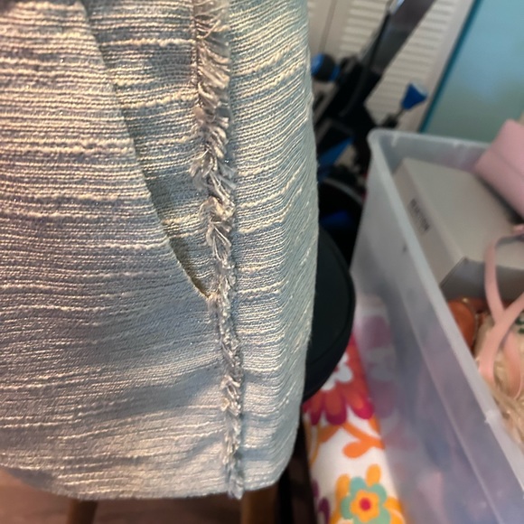 Banana Republic 5in tweed fringed shorts. Size 6. Pockets. - Picture 3 of 5